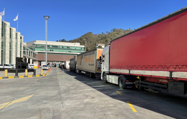 Sarp Sınır Kapısı'nda 718 tır çıkışıyla rekor kırıldı